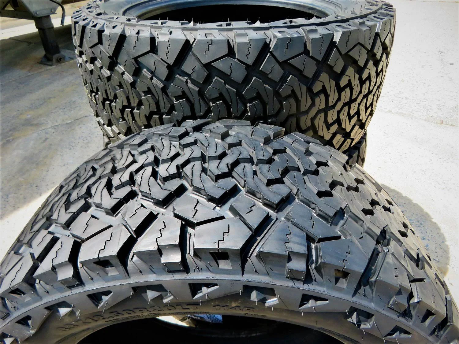 Venom Power Terra Hunter X/T LT245/75R16 120/116Q Tire