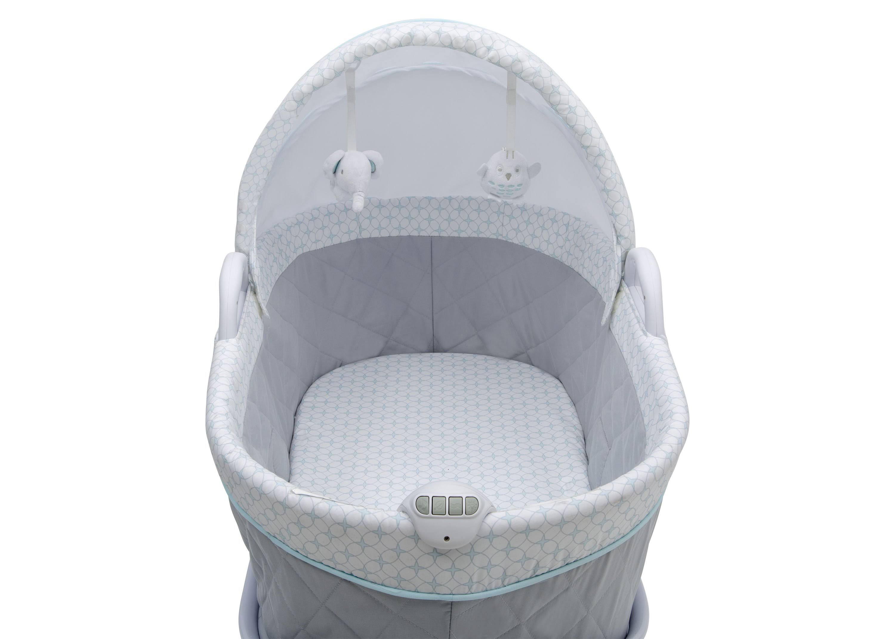 Delta Children Bassinet | Deluxe Moses | Windmill