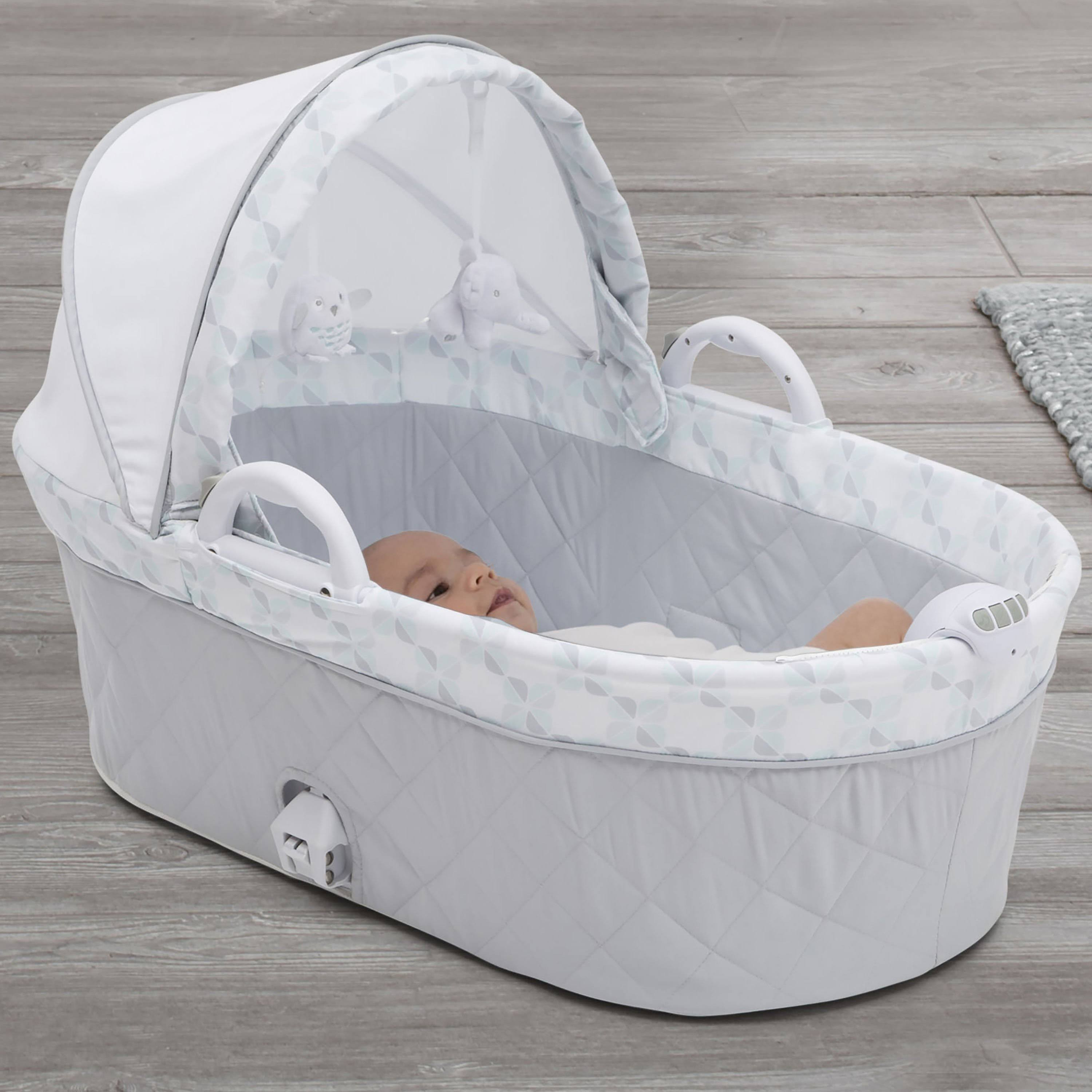 Delta Children Bassinet | Deluxe Moses | Windmill