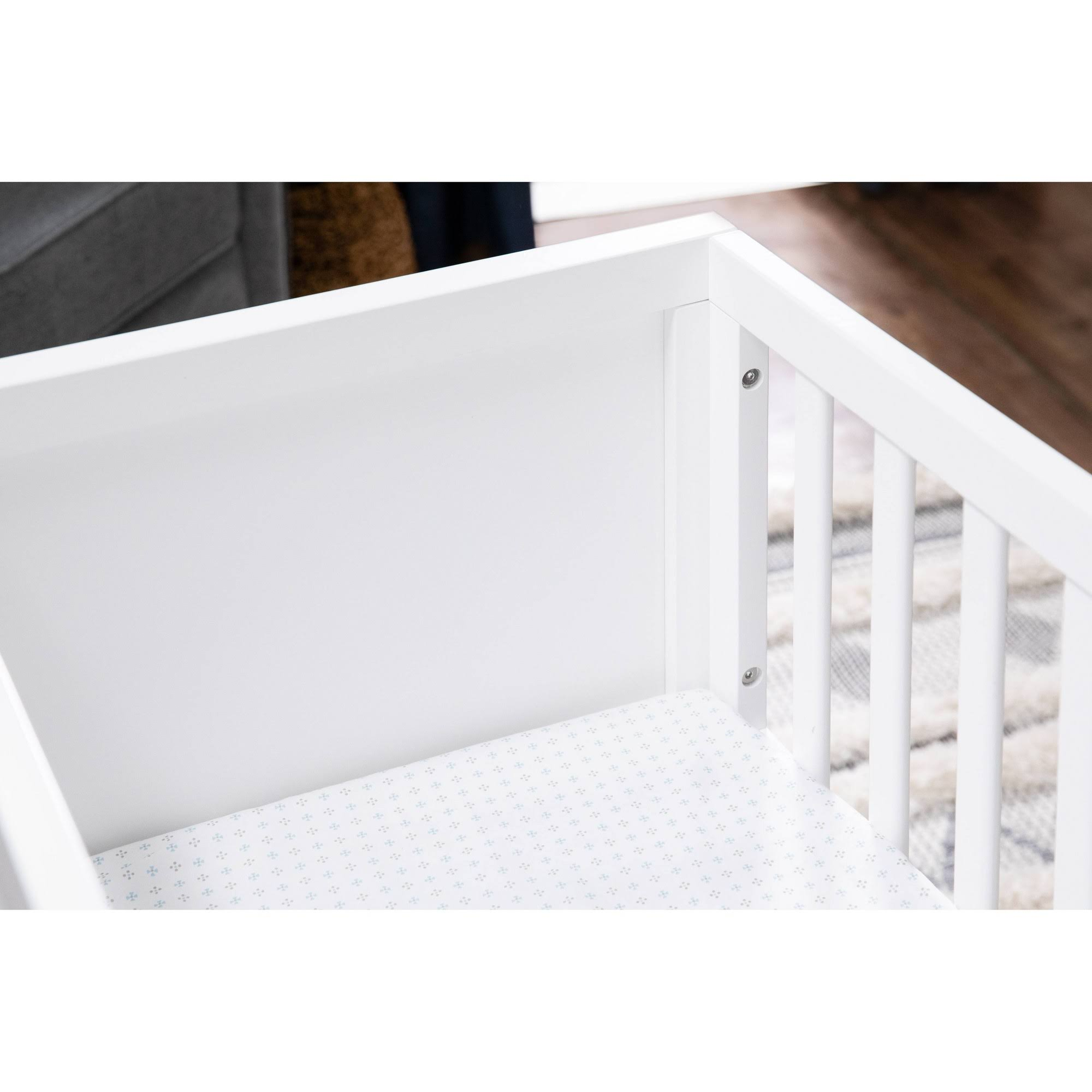 DaVinci Archie Portable Bassinet in White