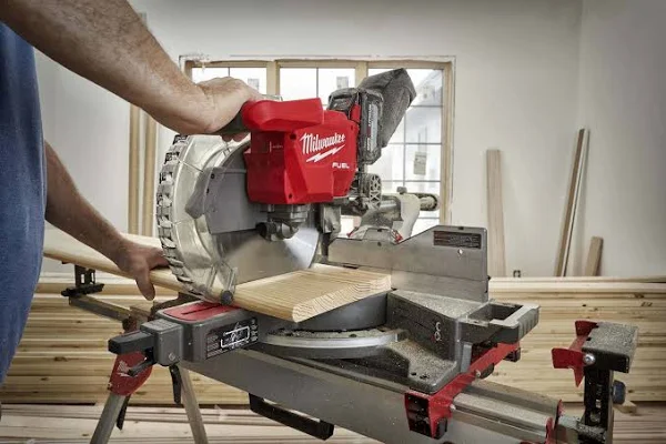 Milwaukee Tool 2739-20 M18 Fuel 12 in. Dual Bevel Sliding Compound Miter Saw