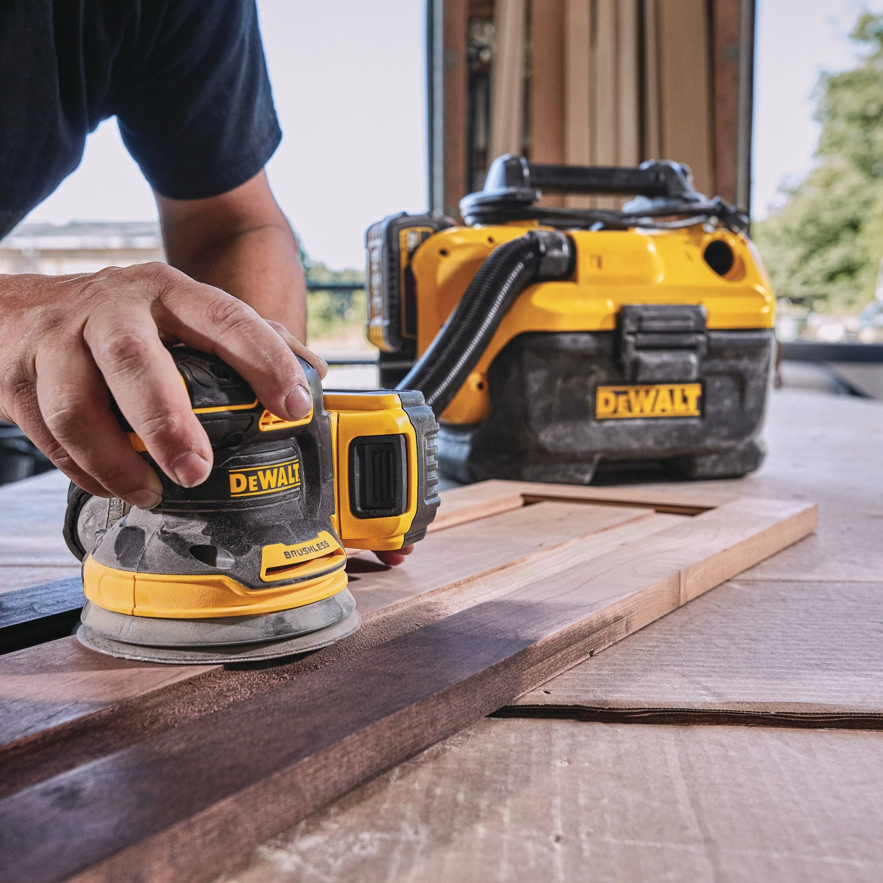 Dewalt Random Orbit Sander, 5 Inches DCW210B