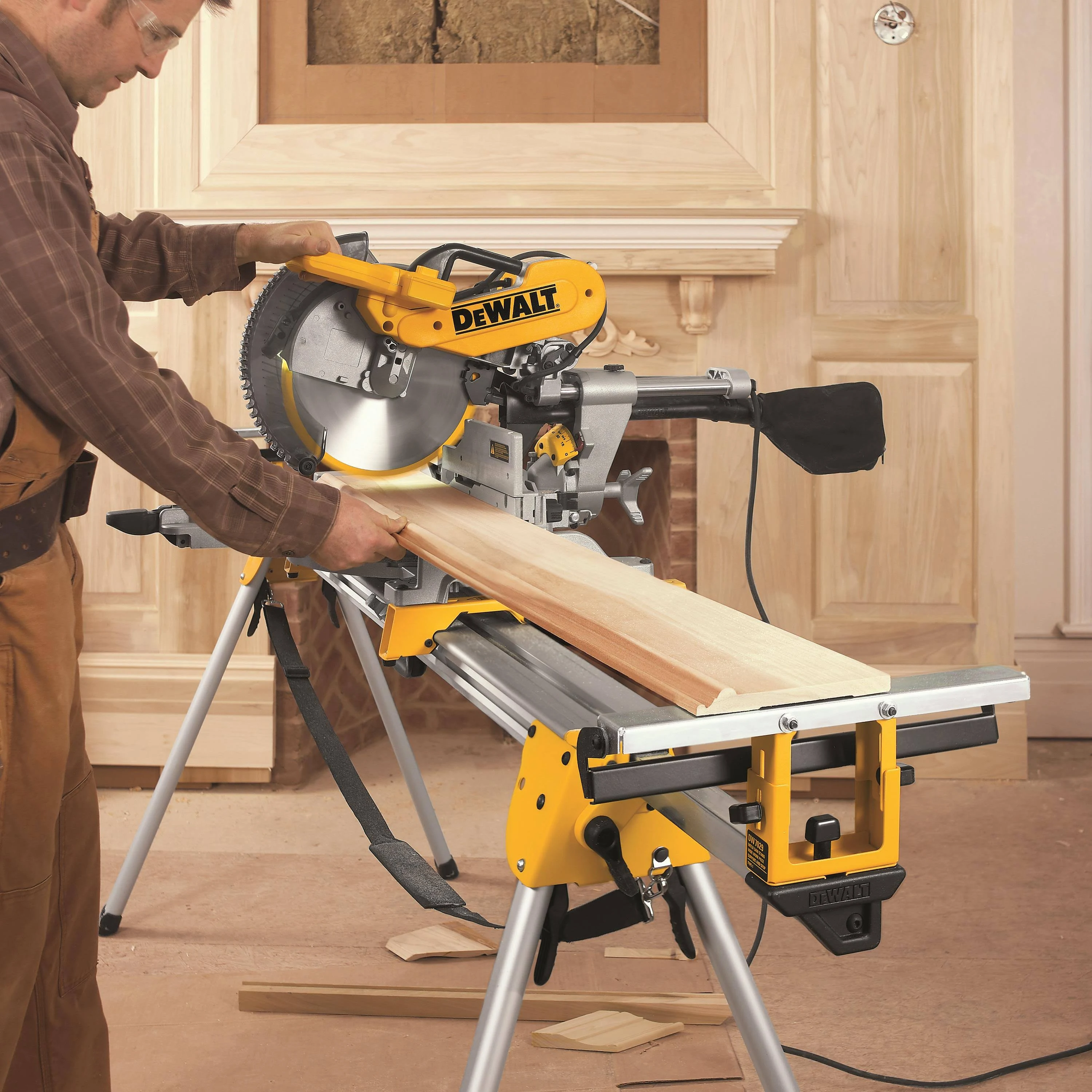 DeWalt DWS779 12″ Sliding Compound Miter Saw