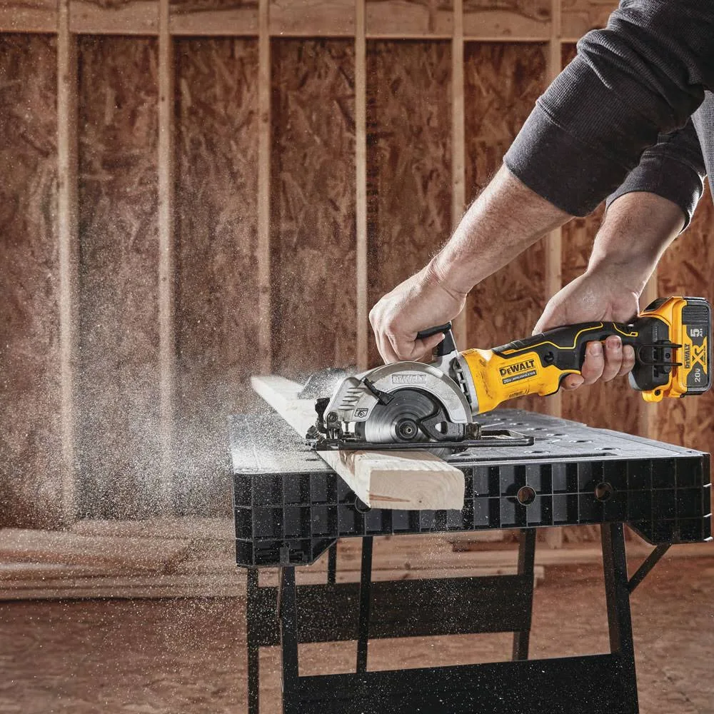 DeWalt DCS571P1 Atomic 20V MAX* Brushless 4-1/2″ Cordless Circular Saw Kit